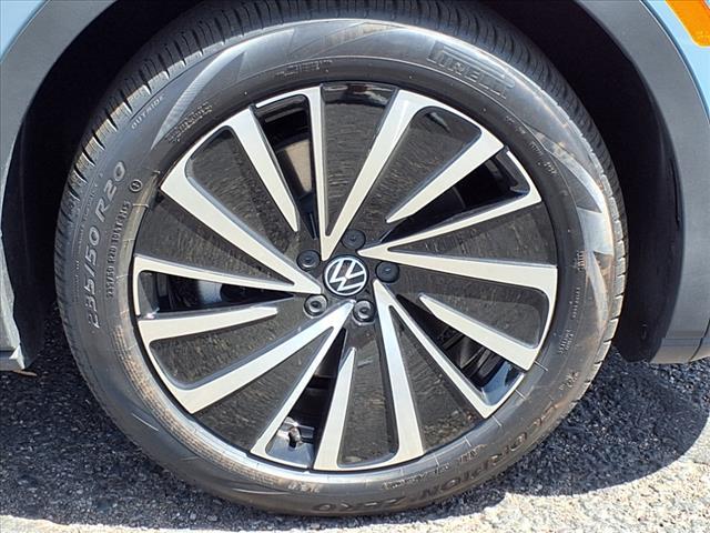 new 2025 Volkswagen ID.4 car, priced at $44,666