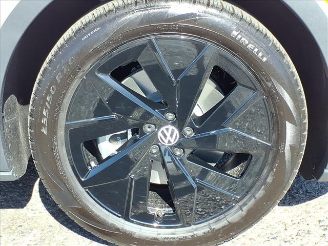 new 2025 Volkswagen ID.4 car, priced at $50,926