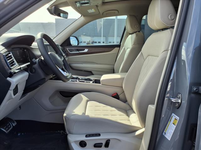 new 2025 Volkswagen Atlas car, priced at $56,189