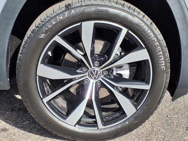 new 2025 Volkswagen Atlas car, priced at $56,189