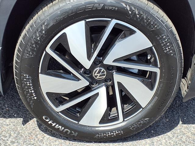 new 2025 Volkswagen Atlas car, priced at $43,116