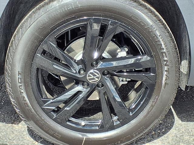 new 2025 Volkswagen Atlas Cross Sport car, priced at $48,801