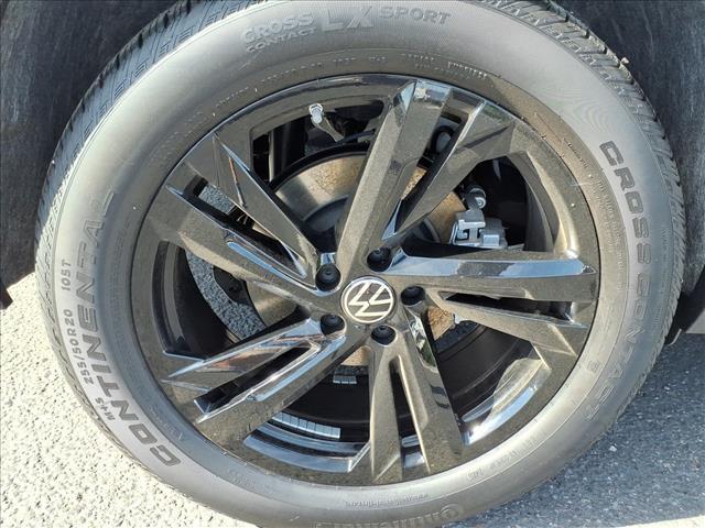 new 2026 Volkswagen Atlas Cross Sport car, priced at $51,876