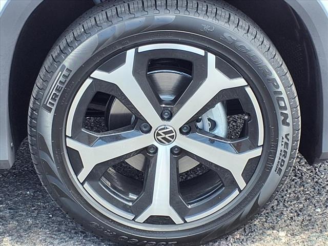 new 2025 Volkswagen Tiguan car, priced at $32,976