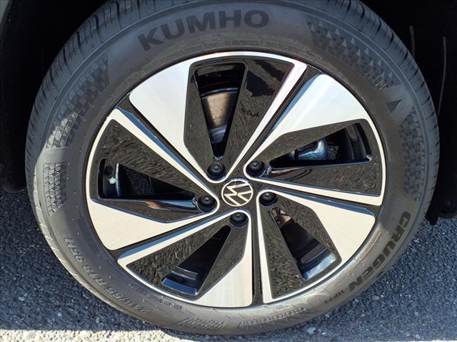 new 2025 Volkswagen Taos car, priced at $32,045