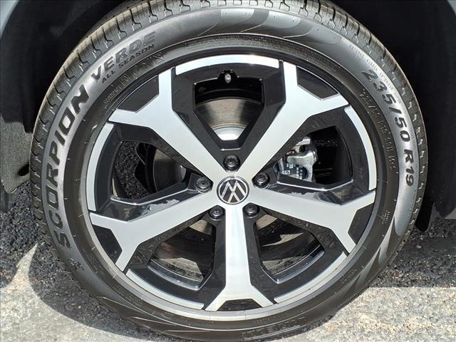 new 2025 Volkswagen Tiguan car, priced at $33,882