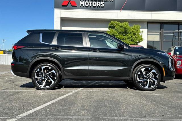 new 2024 Mitsubishi Outlander car, priced at $35,980