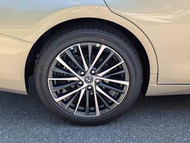 new 2025 Lexus ES 300h car, priced at $49,719