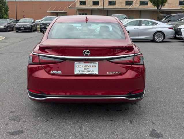 new 2025 Lexus ES 300h car, priced at $47,979