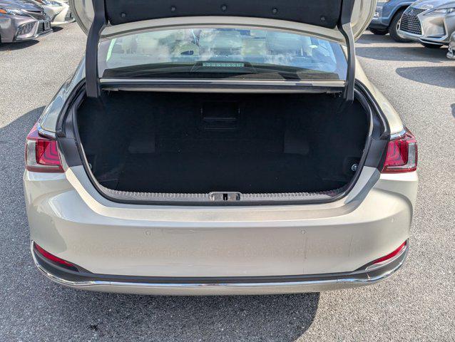 used 2022 Lexus ES 300h car, priced at $38,807