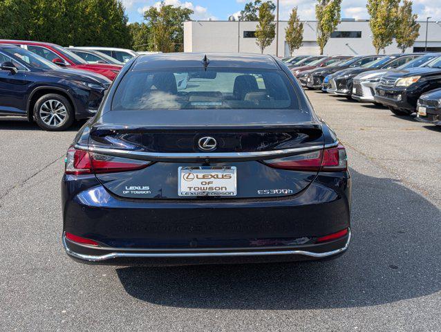 new 2025 Lexus ES 300h car, priced at $47,979