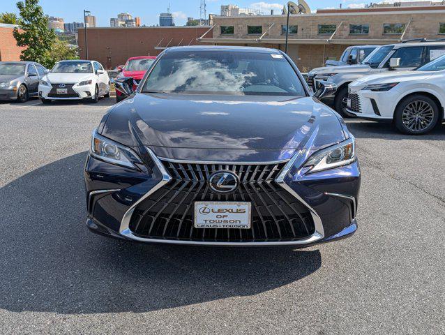 new 2025 Lexus ES 300h car, priced at $47,979