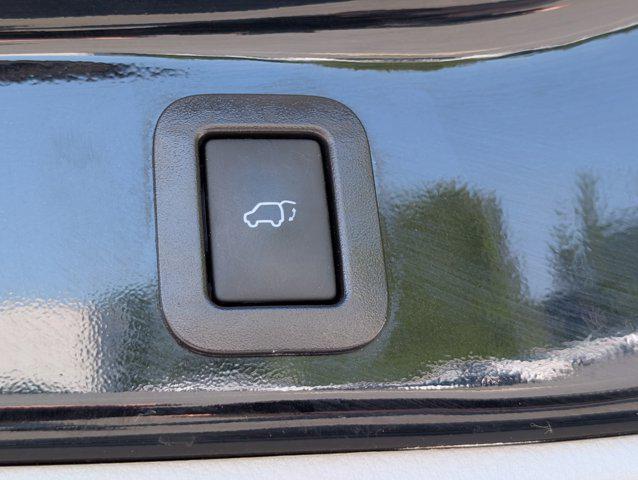 used 2019 Toyota Highlander car, priced at $26,794