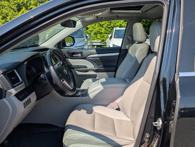 used 2019 Toyota Highlander car, priced at $26,794