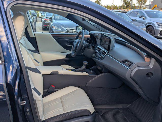 new 2025 Lexus ES 350 car, priced at $55,200