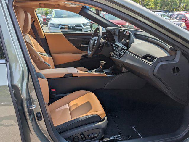 new 2025 Lexus ES 300h car, priced at $48,795