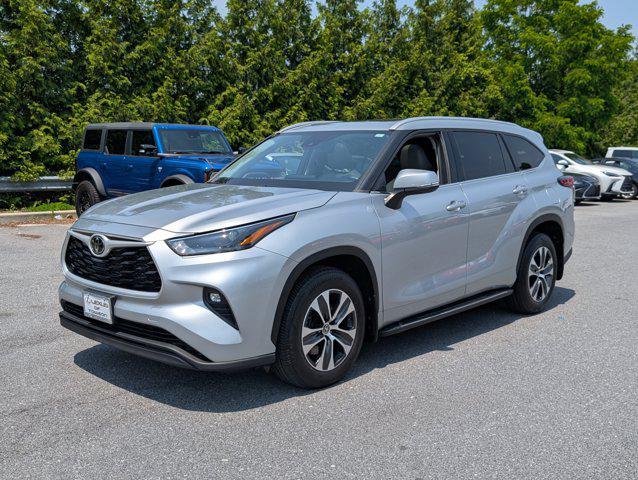 used 2022 Toyota Highlander car, priced at $35,988