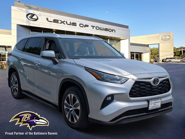 used 2022 Toyota Highlander car, priced at $34,900