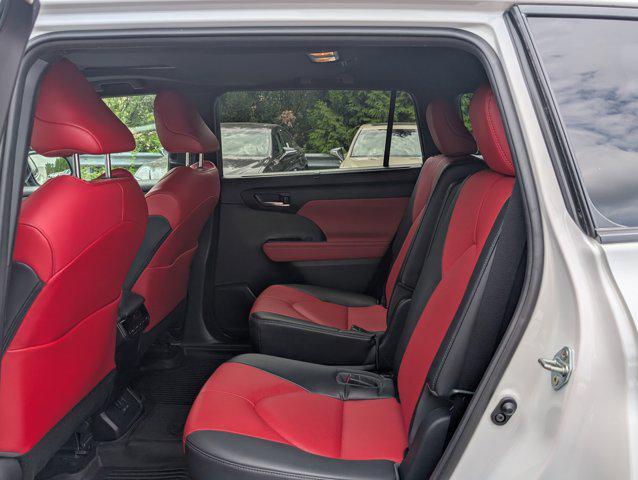 used 2023 Toyota Highlander car, priced at $39,929