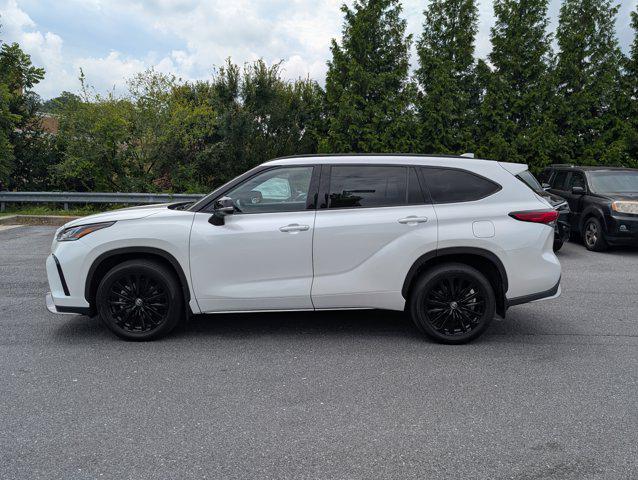 used 2023 Toyota Highlander car, priced at $39,929