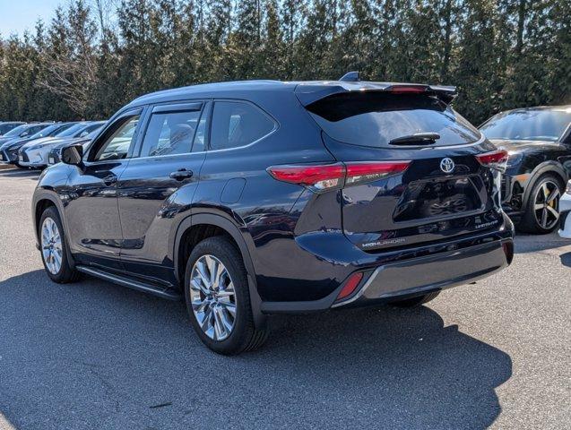 used 2022 Toyota Highlander car, priced at $40,984