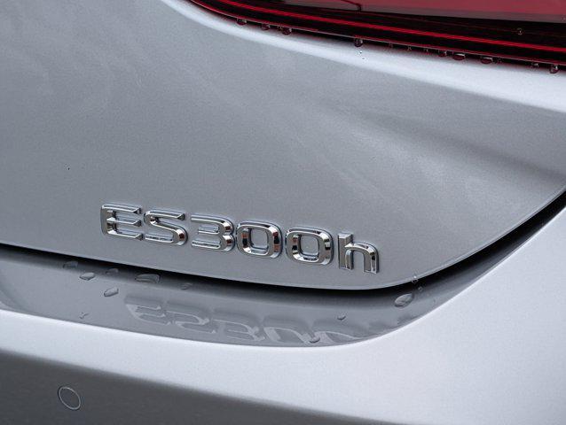 new 2025 Lexus ES 300h car, priced at $48,774