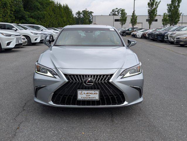 new 2025 Lexus ES 300h car, priced at $48,774
