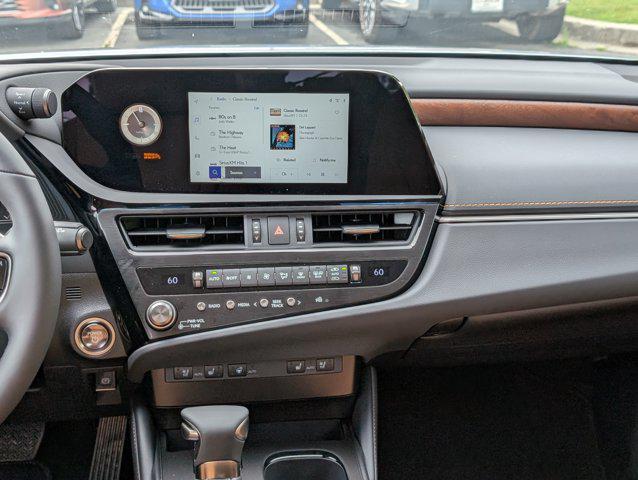 new 2025 Lexus ES 300h car, priced at $48,774