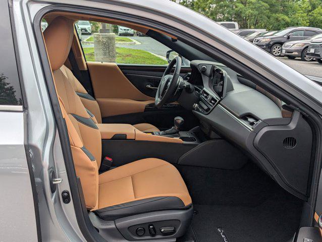 new 2025 Lexus ES 300h car, priced at $48,774