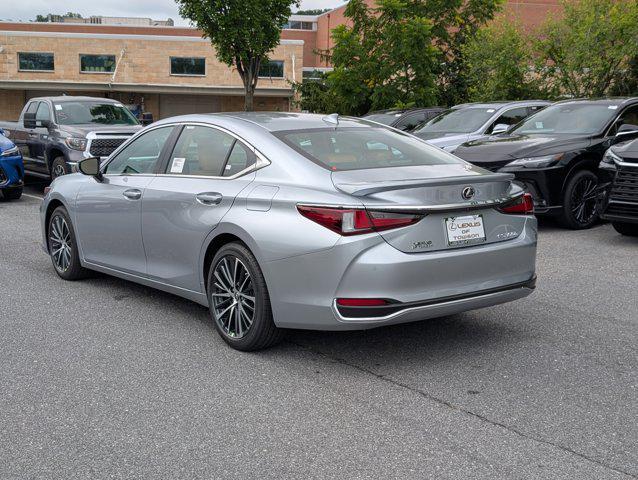 new 2025 Lexus ES 300h car, priced at $48,774
