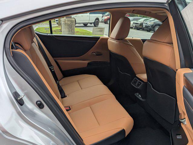 new 2025 Lexus ES 300h car, priced at $48,774