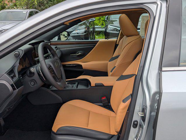 new 2025 Lexus ES 300h car, priced at $48,774