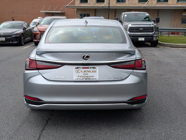 new 2025 Lexus ES 300h car, priced at $48,774
