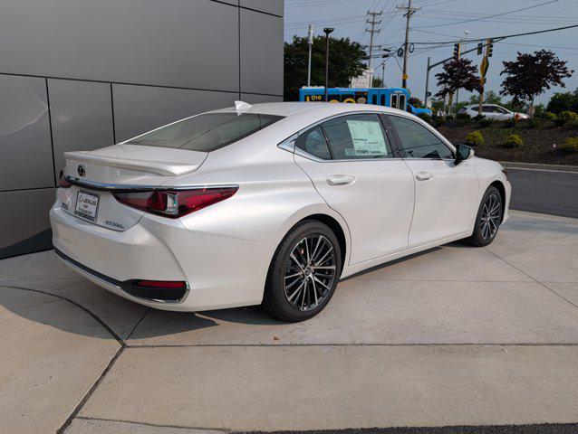 new 2025 Lexus ES 300h car, priced at $49,869