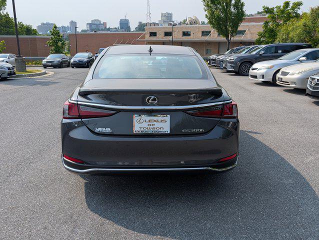 new 2025 Lexus ES 300h car, priced at $53,359