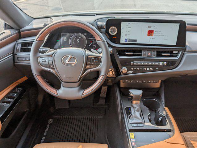 new 2025 Lexus ES 300h car, priced at $53,359