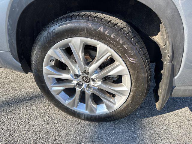 used 2023 Toyota Highlander car, priced at $41,864