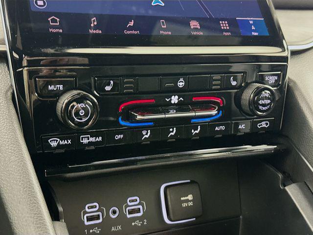 new 2025 Jeep Grand Cherokee car, priced at $38,900