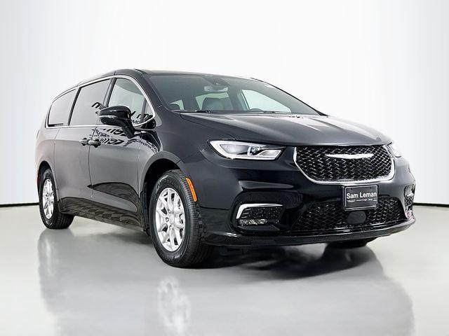 new 2025 Chrysler Pacifica car, priced at $39,725