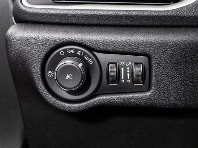new 2025 Chrysler Pacifica car, priced at $41,915