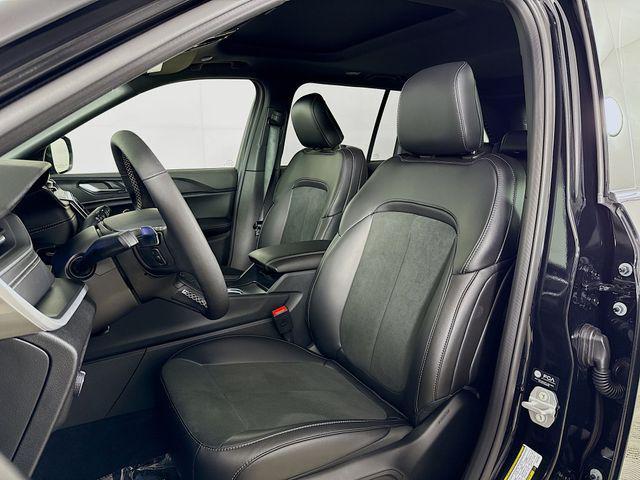 new 2025 Jeep Grand Cherokee car, priced at $39,230