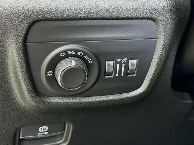 new 2025 Jeep Grand Cherokee car, priced at $39,230