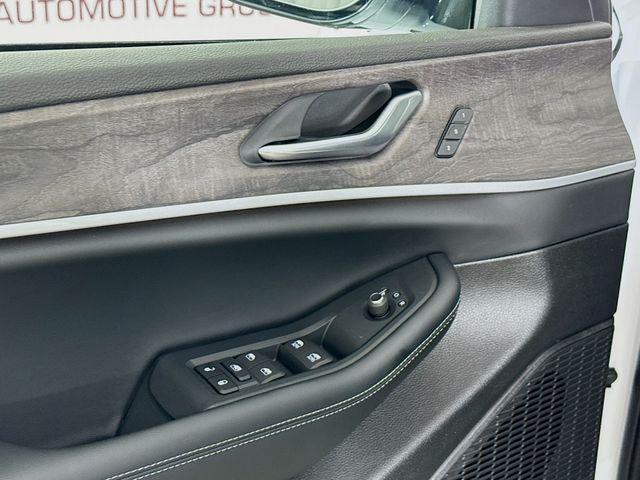 new 2025 Jeep Grand Cherokee car, priced at $38,900