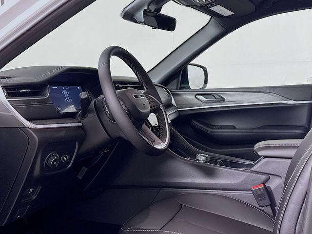 new 2025 Jeep Grand Cherokee car, priced at $38,900