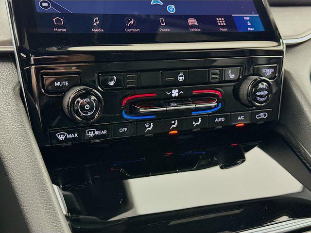 new 2025 Jeep Grand Cherokee car, priced at $43,010
