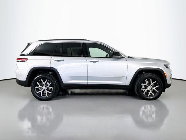 new 2025 Jeep Grand Cherokee car, priced at $43,010