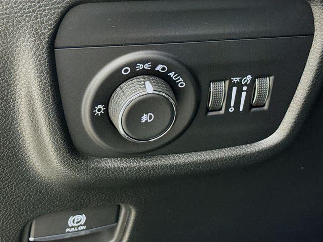 new 2025 Jeep Grand Cherokee car, priced at $43,010