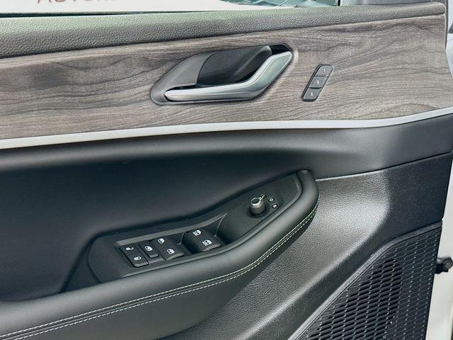 new 2025 Jeep Grand Cherokee car, priced at $43,010