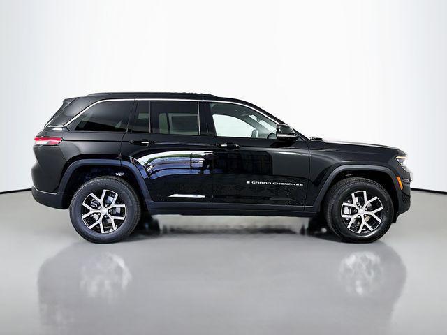 new 2025 Jeep Grand Cherokee car, priced at $43,010