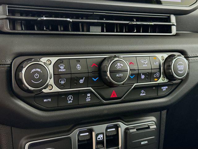 new 2025 Jeep Gladiator car, priced at $41,355